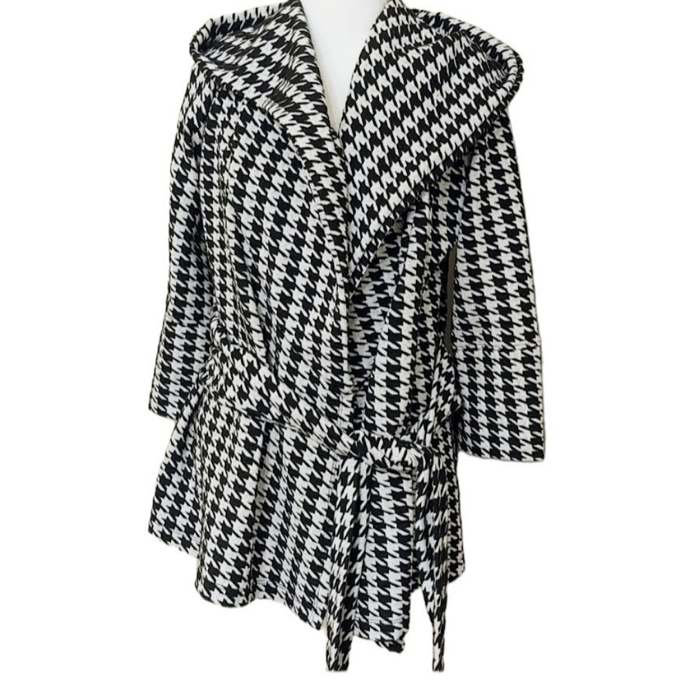 Hooded Houndstooth Patterned Jacket With Belt Size Medium